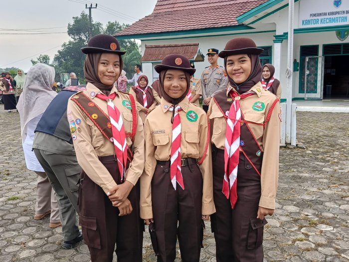 Tiga Siswi MTsN 4 Batanghari Ikuti Pelepasan Peserta Jambore Cabang Kabupaten Batanghari 2025