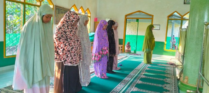 Langkah Pagi Menuju Berkah: Kelas 8A & 8B MTsN 4 Batang Hari Hidupkan Mushola dengan Shalat Dhuha Langkah Pagi Menuju Berkah: Kelas 8A & 8B MTsN 4 Batang Hari Hidupkan Mushola dengan Shalat Dhuha