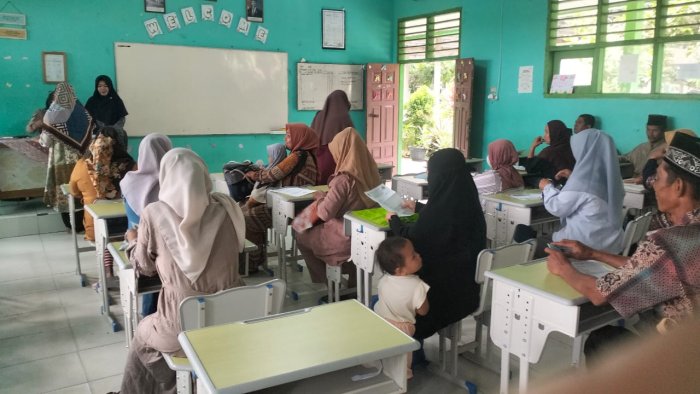Pendistribusian Zakat BAZNAS di MTsN 4 Batang Hari Berjalan Lancar, 20 Murid Terima Manfaat