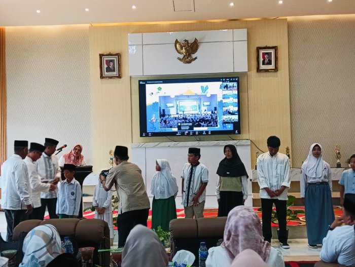 Salurkan Santunan kepada Anak Yatim dan Penyandang Disabilitas Salurkan Santunan kepada Anak Yatim dan Penyandang Disabilitas