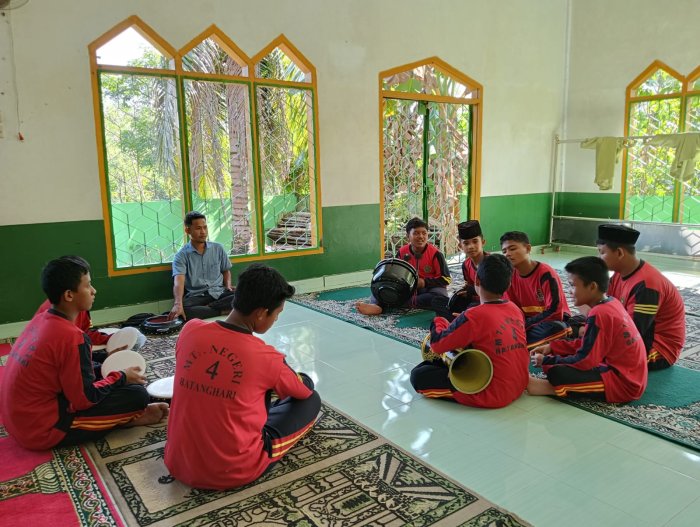 Hadroh Ashabun Nada MTsN 4 Batang Gelar Latihan Perdana