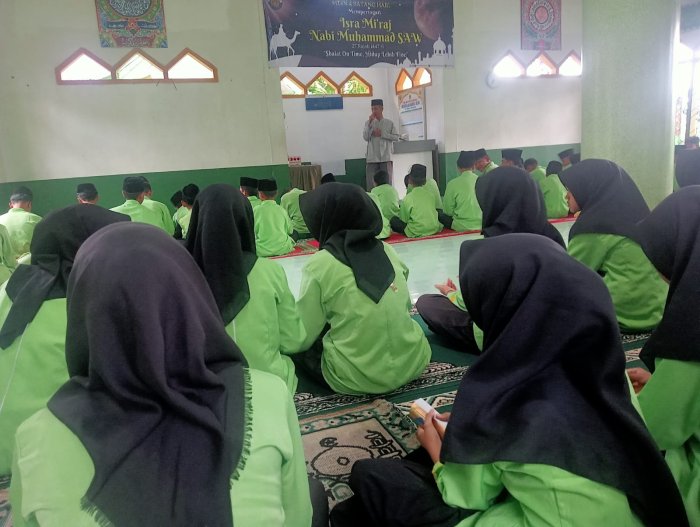 Bimbingan dan Motivasi Pagi Sebelum Baca Surah Yasin Bersama di Musholla Bahrul Ulum