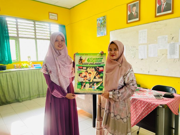 Penyerahan Stiker Anti Kekerasan, Wujud Kepedulian terhadap Lingkungan Madrasah yang Aman dan Nyaman