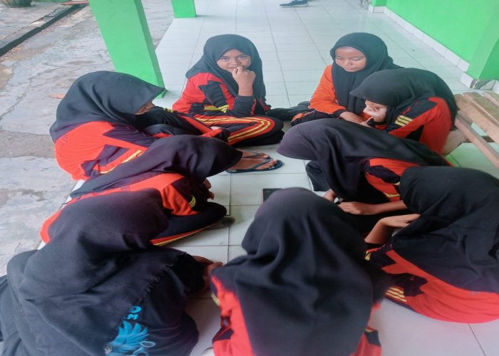 Perbincangan Persiapan Jamboree Ranting Dengan Antusias. Perbincangan Persiapan Jamboree Ranting Dengan Antusias.