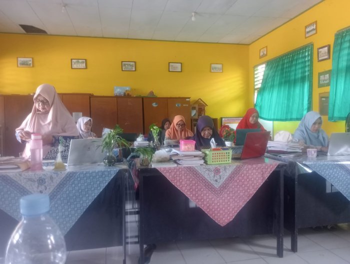 Guru  Tetap Aktif Melaksanakan Pembelajaran Daring di Tengah Kabut Asap