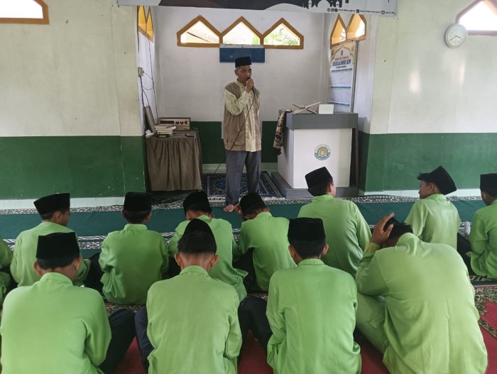 Menggapai keutamaan membaca Alquran untuk membentuk generasi Qurani di MTsN 4 Batang Hari Menggapai keutamaan membaca Alquran untuk membentuk generasi Qurani di MTsN 4 Batang Hari