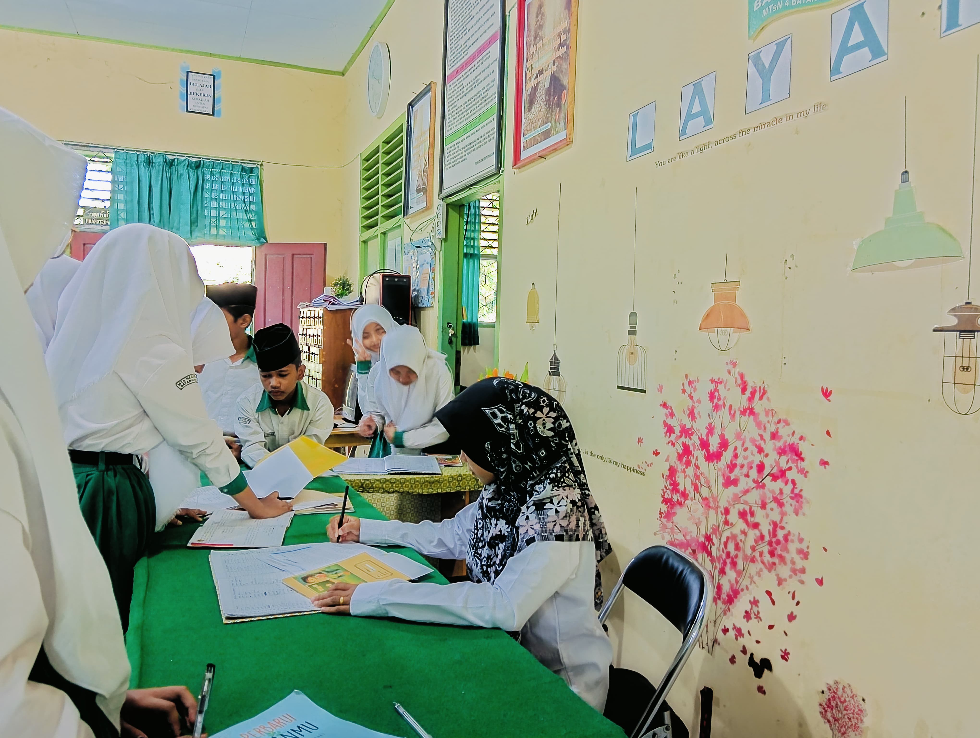 Literasi Siswa ' Memaknai  Ghibah dalam Kehidupan 