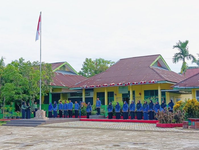 Lagu Gugur Bunga Iringi Upacara Hari Kesaktian Pancasila di MTsN 4 Batang Hari