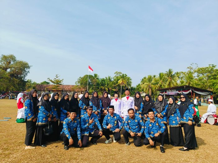 Tiga Alumni MTsN 4 Batang Hari Ukir Kebanggaan, Tampil sebagai Paskibraka HUT RI ke-81 di Kecamatan Bajubang Tiga Alumni MTsN 4 Batang Hari Ukir Kebanggaan, Tampil sebagai Paskibraka HUT RI ke-81 di Kecamatan Bajubang