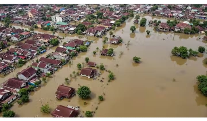 TANGGAP DARURAT BENCANA BANJIR MTsN 4 BATANGHARI.