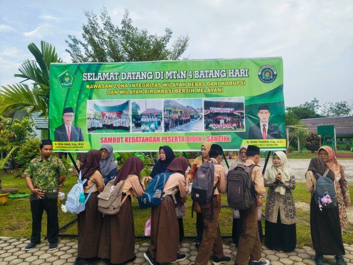 Guru SANTIK MTsN 4 Batang Hari Laksanakan Tugas dengan Tertib
