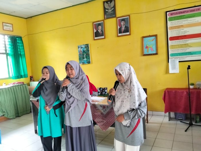 Guru MTsN 4 Batanghari Latihan Sholawat untuk Semarak HAB Kemenag