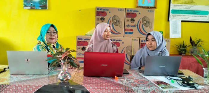 Tim Supervisi PKKM MTsN 4 Batang Hari Mantapkan Finalisasi Dokumen di Ruang Majelis Guru