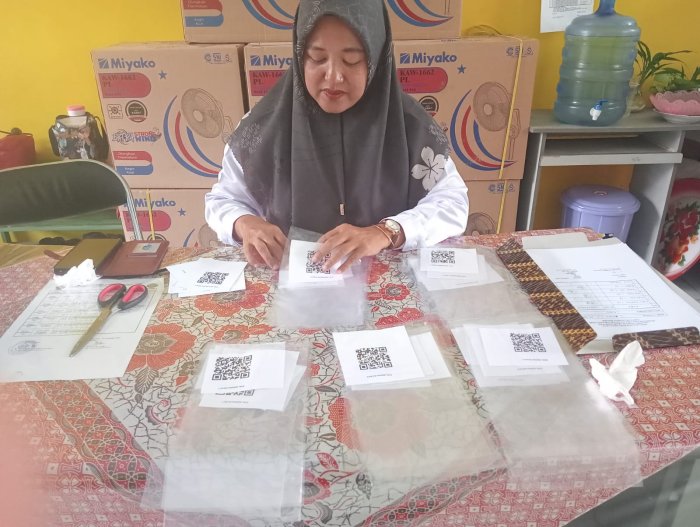 Ketua Panitia ASAS Siapkan Kode QR untuk Assessment Mapel Besok Ketua Panitia ASAS Siapkan Kode QR untuk Assessment Mapel Besok