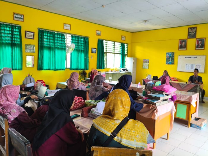 Kepala MTsN 4 Batanghari Berikan Pesan Inspiratif Menjelang Libur Idul Fitri Kepala MTsN 4 Batanghari Berikan Pesan Inspiratif Menjelang Libur Idul Fitri