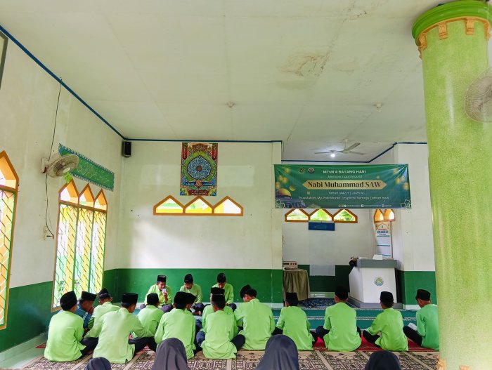 Meniti Cahaya Jumat: Pembiasaan Yasin & Tahlil Dipimpin Khusyuk oleh Reyhan, Gio dan Fadhil