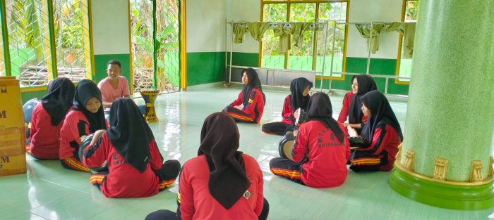 Grup Hadrah Ashabunnada MTsN 4 Batang Hari Semangat Gema Shalawat di Latihan Rutin Sabtu Pagi