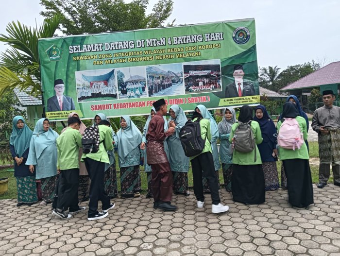 MTsN 4 Batang Hari Sambut Peserta Didik di Awal Semester Genap