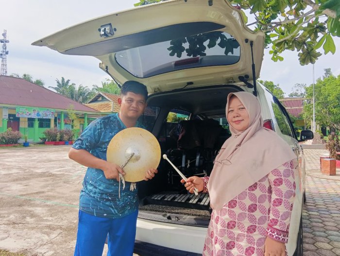 Semangat Kolaborasi Pendidikan: Alat Drumband Izzatul Islam Dukung SD 77 Berlaga di Ajang Provinsi Semangat Kolaborasi Pendidikan: Alat Drumband Izzatul Islam Dukung SD 77 Berlaga di Ajang Provinsi