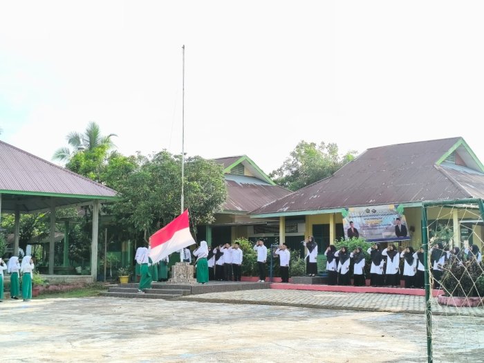 Upacara Bendera di MTsN 4 Batang Hari Perkuat Karakter dan Disiplin Murid