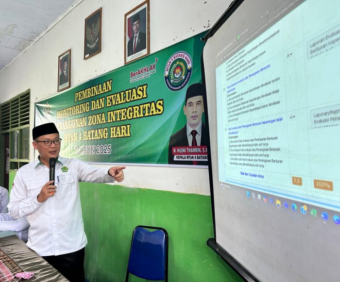 Kakankemenag Batang Hari Dorong MTsN 4 Batang Hari Wujudkan Madrasah Berintegritas Kakankemenag Batang Hari Dorong MTsN 4 Batang Hari Wujudkan Madrasah Berintegritas