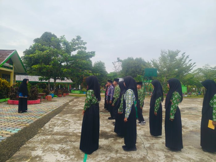Apel Pagi Kelas VIII A dan VIII B: Wujudkan Kedisiplinan dan Kebersamaan