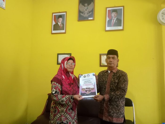 Laporan Ekstrakurikuler Drumband MTsN 4 Batanghari Di Terima Oleh Kepala Madrasah Laporan Ekstrakurikuler Drumband MTsN 4 Batanghari Di Terima Oleh Kepala Madrasah