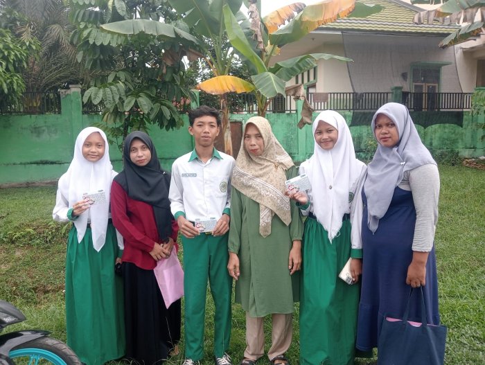 Penerimaan PIP Kelompok 2 Berjalan Lancar, MTsN 4 Batang Hari Berkomitmen Dukung Pendidikan Berkualitas. Penerimaan PIP Kelompok 2 Berjalan Lancar, MTsN 4 Batang Hari Berkomitmen Dukung Pendidikan Berkualitas.