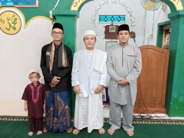 Wujud Pengabdian Masyarakat, GTK MTsN 4 Batang Hari Terlibat dalam Pelaksanaan Shalat Idul Adha