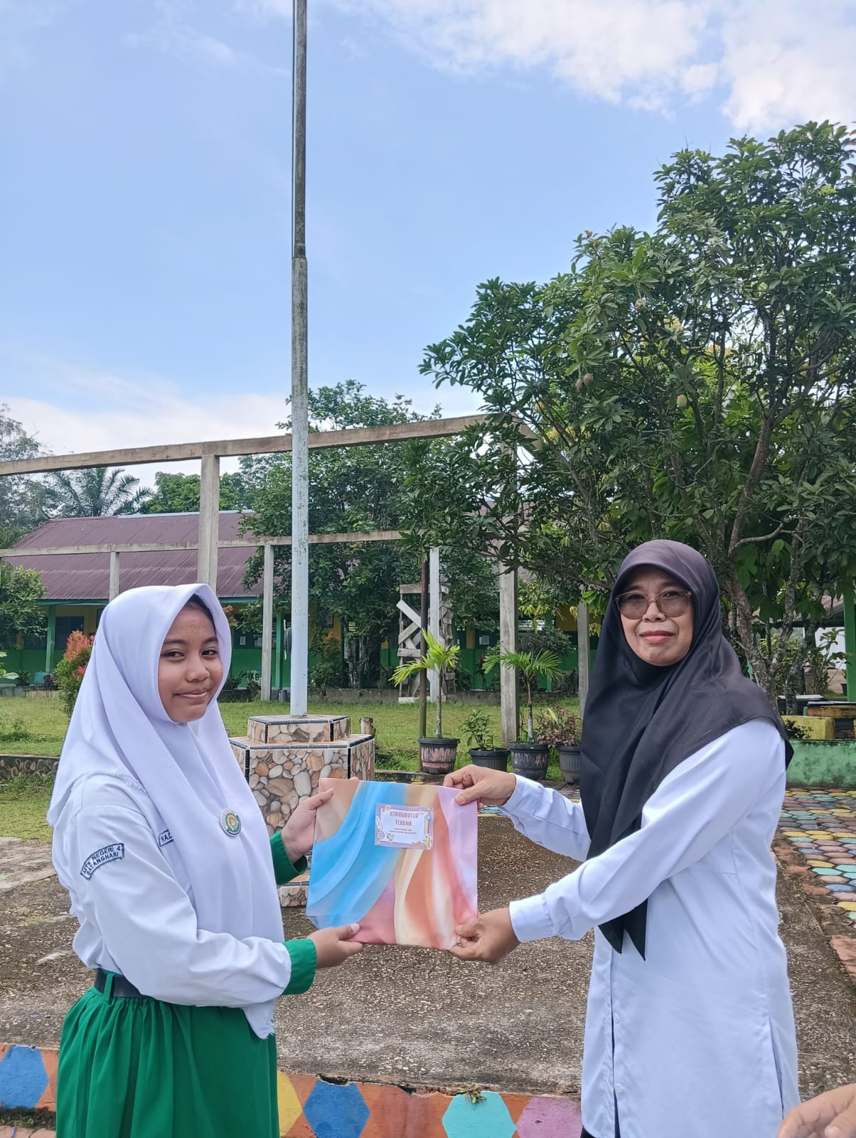 Reward SARISATA Membuat Nadin Semakin Termotivasi