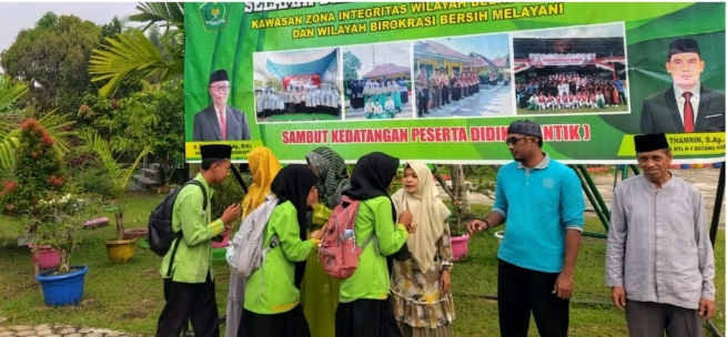 Menghabituasikan Santik pada Madrasah