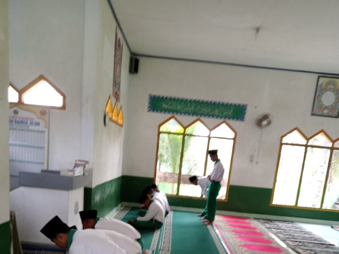 Menjemput Berkah Pagi, Siswa 9A dan 9B Konsisten Laksanakan Sholat Dhuha Menjemput Berkah Pagi, Siswa 9A dan 9B Konsisten Laksanakan Sholat Dhuha