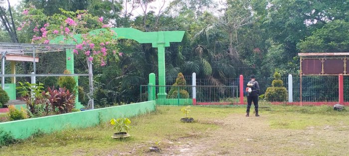 Bukan Sekadar Tugas, Tapi Dedikasi: Agung Prasetio Wujudkan Madrasah Hijau dan Bersih