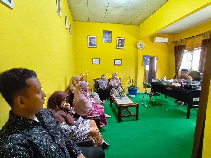 Bimbingan dan Motivasi kepada Tim Pengembangan Madrasah Bimbingan dan Motivasi kepada Tim Pengembangan Madrasah