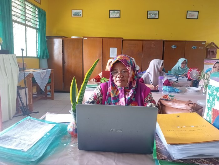 Wakasis  Semangat Mengumpulkan Dokumen Penilaian Kinerja Kepala Madrasah