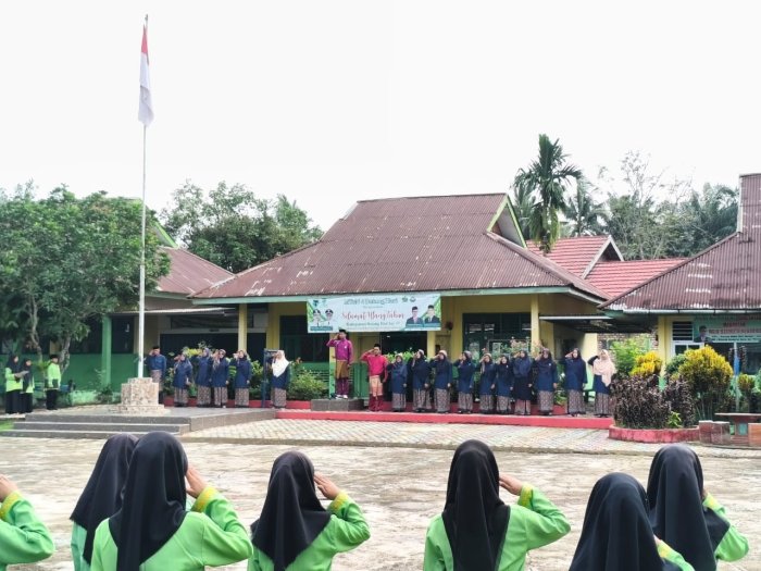 MTsN 4 Batanghari Laksanakan Upacara Peringatan HUT  Provinsi Jambi Ke 69