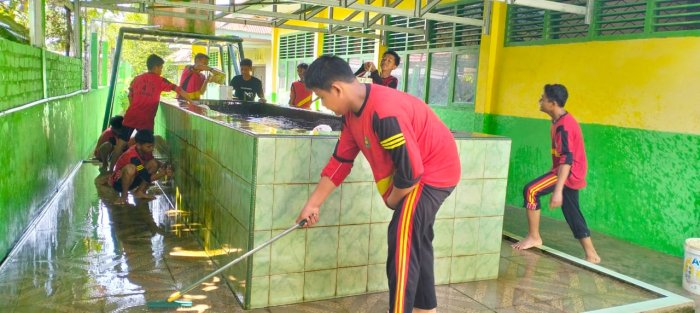 Wudhu Jadi Lebih Nyaman Berkat Aksi Kompak Siswa Kelas 9 MTsN 4 Batang Hari