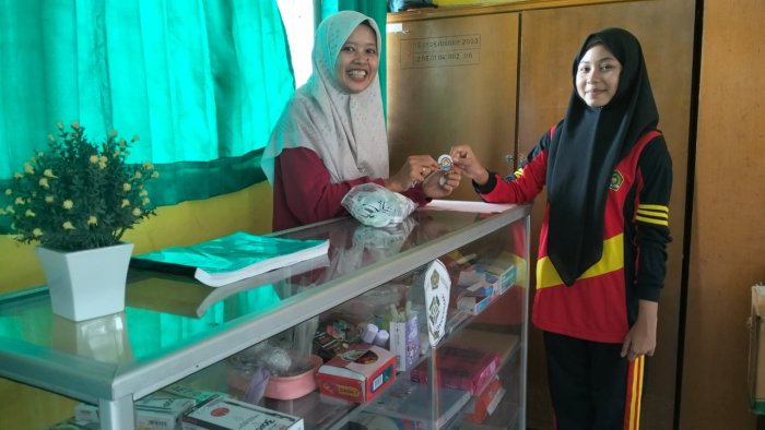 Kopsis Al Mubarok Hadirkan Pelayanan Bersahabat, Murid Baru MTsN 4 Batang Hari Merasa Nyaman Berbelanja