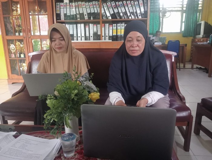 Libur Tak Menghalangi Pengabdian, Guru MTsN 4 Batang Hari Tuntaskan Administrasi Kinerja