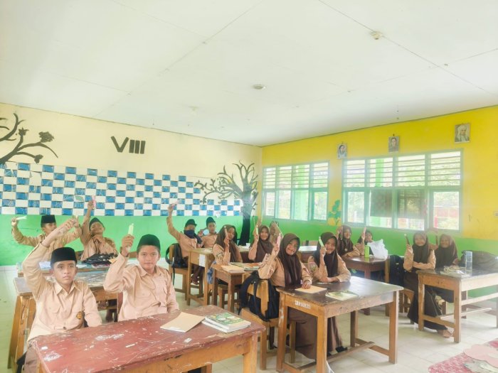 Kreativitas Siswa MTsN 4 Batang Hari Lewat Es Lilin Kreativitas Siswa MTsN 4 Batang Hari Lewat Es Lilin