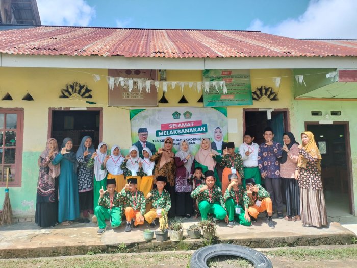 Kolaborasi Pendidikan: TKA di MIS Nurul Ihsan Lancar di Bawah Pengawasan Guru MTsN 4 Batang Hari
