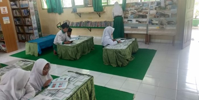Budayakan Literasi, Siswa MTsN 4 Batang Hari Isi Waktu Istirahat di Perpustakaan Budayakan Literasi, Siswa MTsN 4 Batang Hari Isi Waktu Istirahat di Perpustakaan