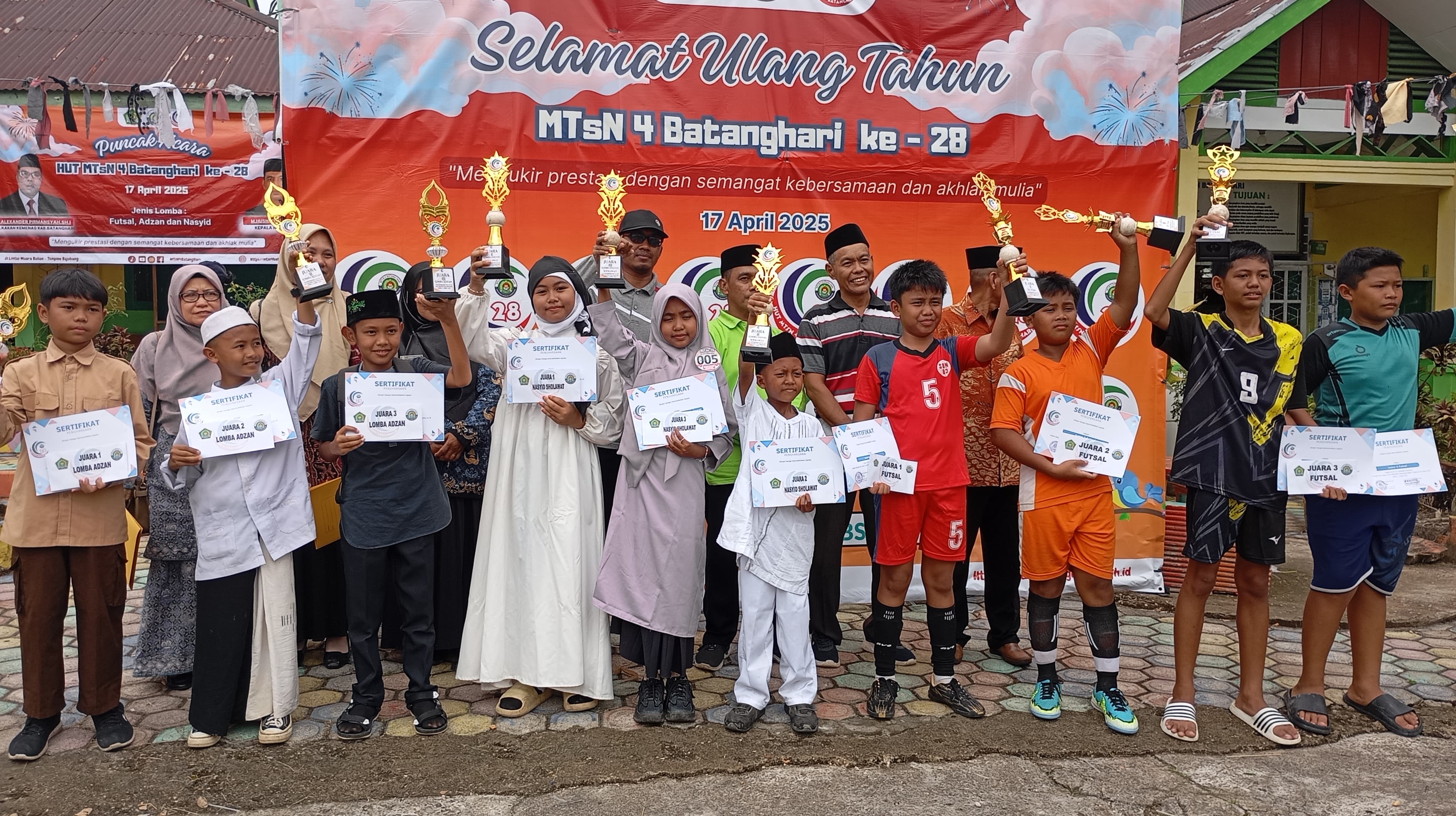 Puncak HUT ke-28 MTsN 4 Batanghari dengan pembagian Hadiah Puncak HUT ke-28 MTsN 4 Batanghari dengan pembagian Hadiah
