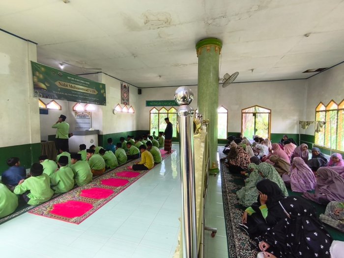 Pelaksanaan Sholat Dzuhur Berjamaah Awal Semester Genap di MTsN 4 Batanghari