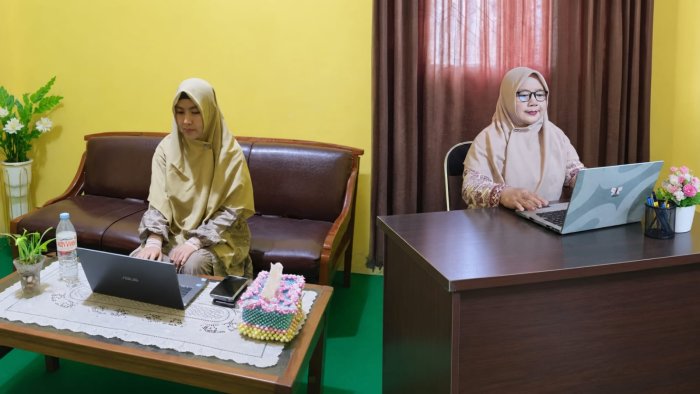 Guru Bahasa Indonesia dan Guru IPS MTsN 4 Batang Hari Sukses Ikuti AKG Sesi Kedua dengan Lancar