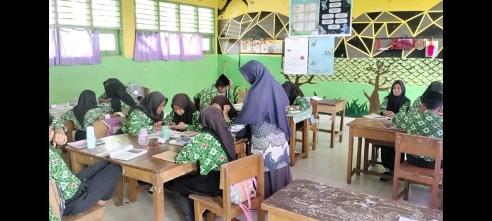 Guru IPS Ibu Destia Laksanakan Uji Kinerja PPG Guru IPS Ibu Destia Laksanakan Uji Kinerja PPG