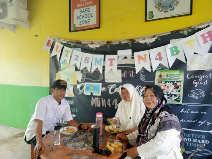 Nikmati Sarapan Pagi Bersama di Ruang Terbuka MBG Nikmati Sarapan Pagi Bersama di Ruang Terbuka MBG