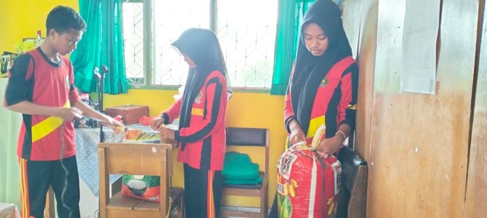 Saat Guru Berduka, OSIS/M MTsN 4 Batang Hari Hadir dengan Kepedulian